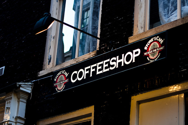 De coffeeshops stonden gisteren in de Tweede Kamer weer eens in het spotlicht. Niemand gelooft echter in de realiteit van een THC-limiet... [foto: David Ebert/Flickr]