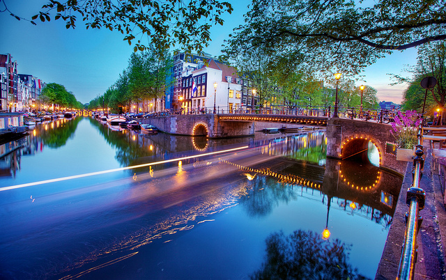Amsterdam heeft wel de naam, maar zeker niet de burgemeester die het verdient (cannabis wise)... [foto: Daniel Peckham/Flickr]
