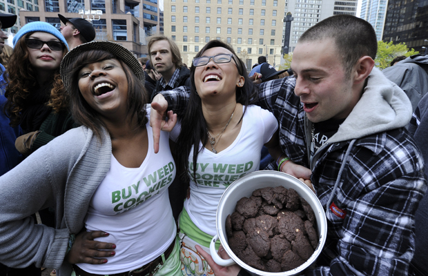 Wietliefhebbers verkopen wietkoekjes in Vancouver