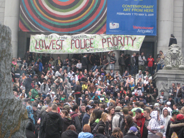 In Vancouver worden met regelmaat pro-cannabisprotesten gehouden voor landelijke legalisering