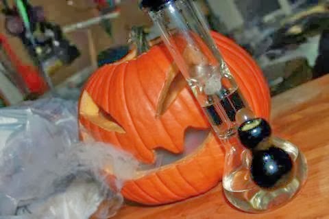 How to make a Pumpkin Bong Pumpkin-bong