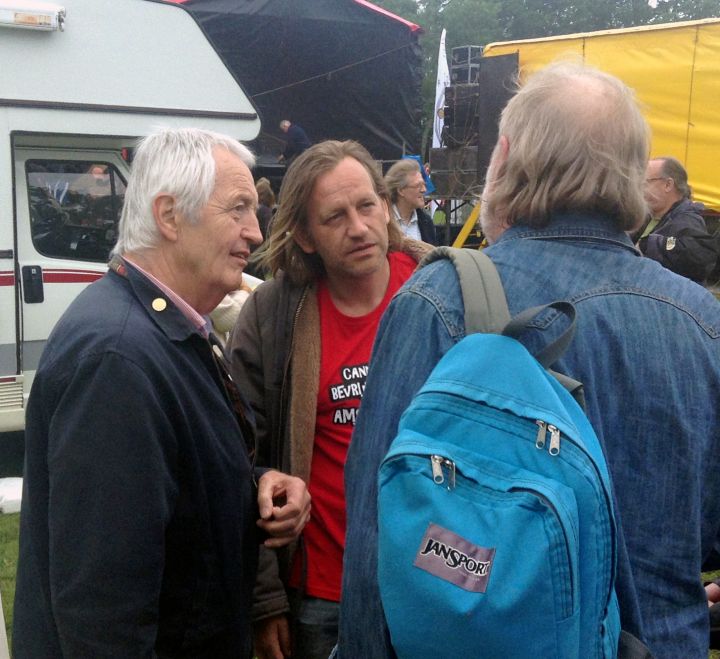 Cannabis_Bevrijdingsdag_Derrick_en_Henk_Poncin_in_gesprek_met_James_Burton_foto_StonedSociety