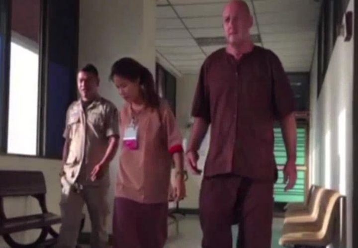 Johan van Laarhoven en (zijn eveneens gevangen) vrouw in Thailand