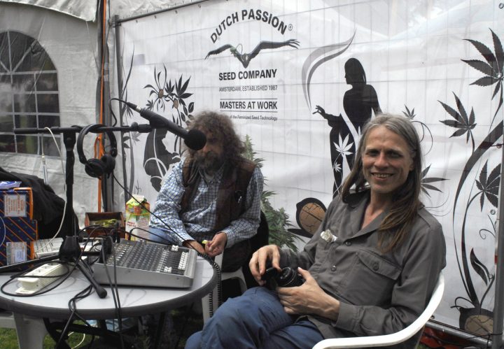 Peace-on-Drugs-Radio-live-op-Cannabis-Bevrijdingsdag-2014-Guus-Jan_en_Jeroen(rechts)_foto_db