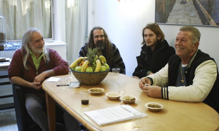 Wernard_VOC-activisten_en-Nol-va-Schaik-Hemp-Dispensary-03-01-2016-foto-db_2573