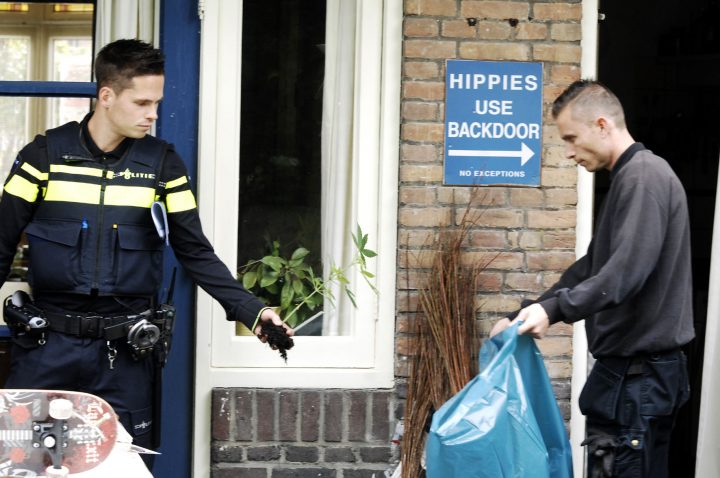 Politie-inval-VOC-01-06-2015_4215