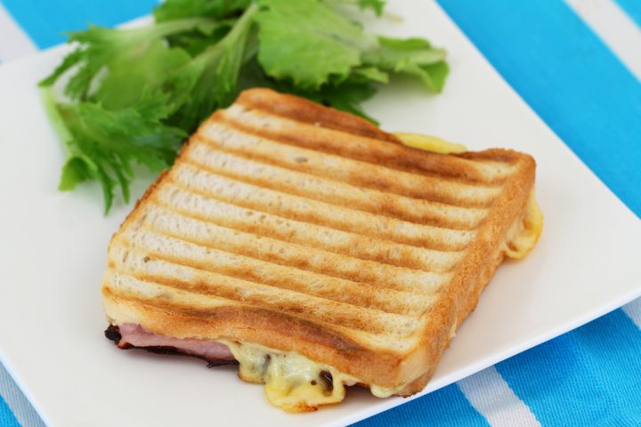 Een wiet-tosti is superstoned en supersnel gemaakt. Foto: graletta, Shutterstock.com