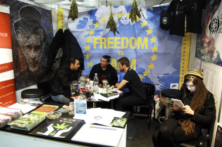 cannafest_2016_prague_encod-stand_met_joep-banner_foto_derrick_bergman_0432