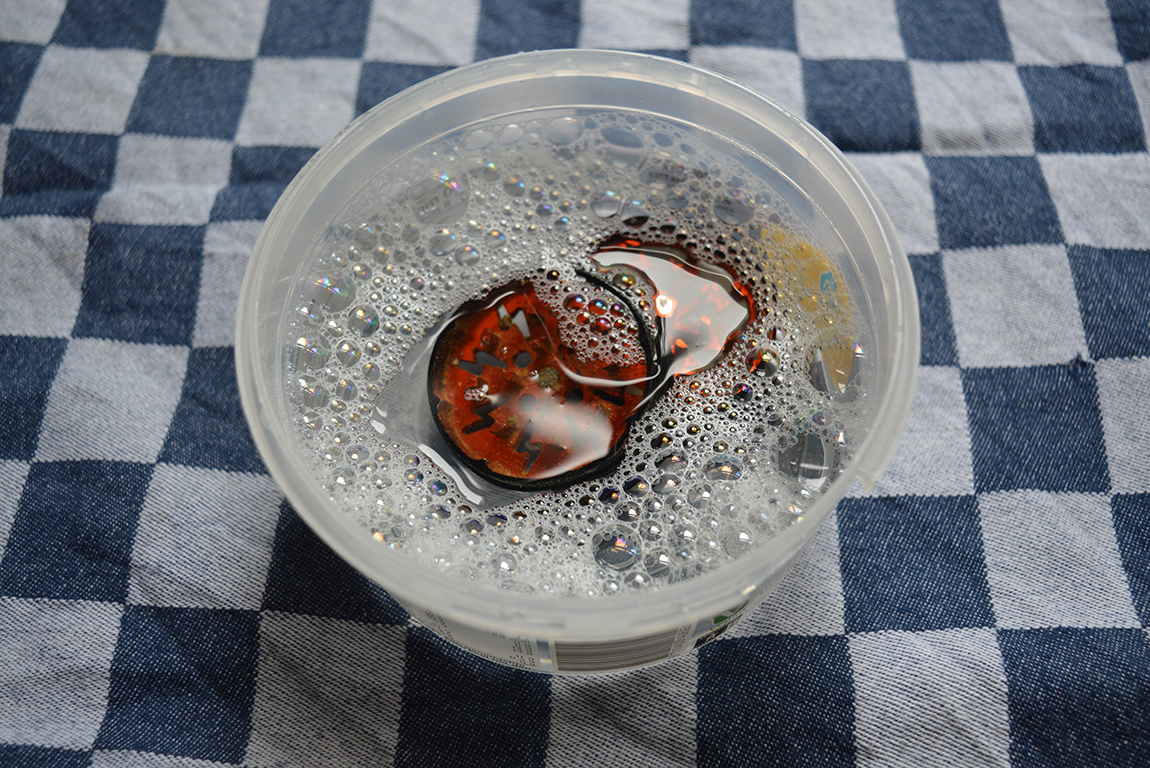 Grinder schoonmaken met water en zeep