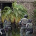 Kijk hoe zwaarbewapende agenten illegale coffeeshops in Californië killen
