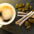 Wat is beter voor een energieboost: cafeïne of cannabis?