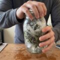 De <i>washer</i> test: snel Ice-O-Lator (bubble hash) maken in een glazen pot